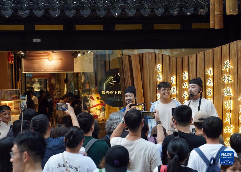 奔驰宝马游戏厅